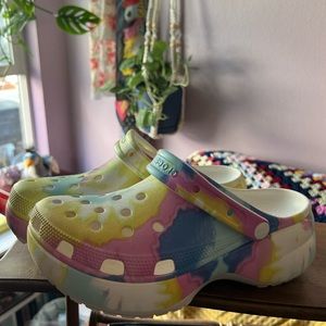 brand new unused tie-dye platform crocs women’s size 10